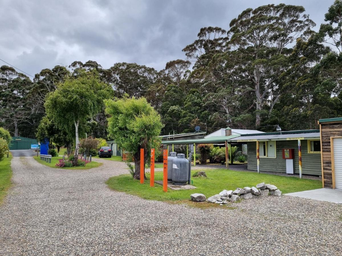 Strahan Backpackers Exterior photo
