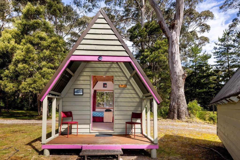 Strahan Backpackers Exterior photo